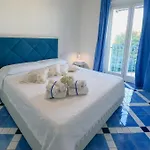 Апартаменти Acquamarina Luxury With Panoramic Marina View