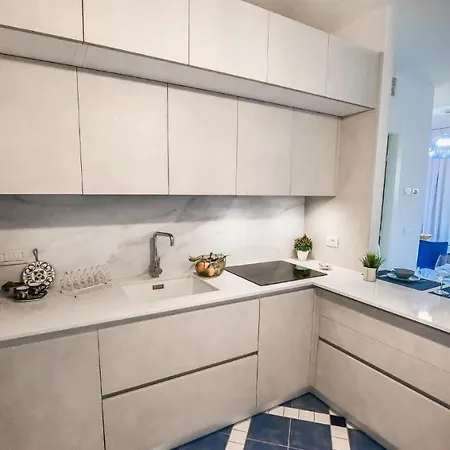 Acquamarina Luxury With Panoramic Marina View אולביה